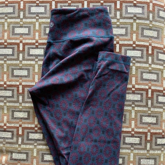 EUC Lululemon Leggings - Picture 1 of 2